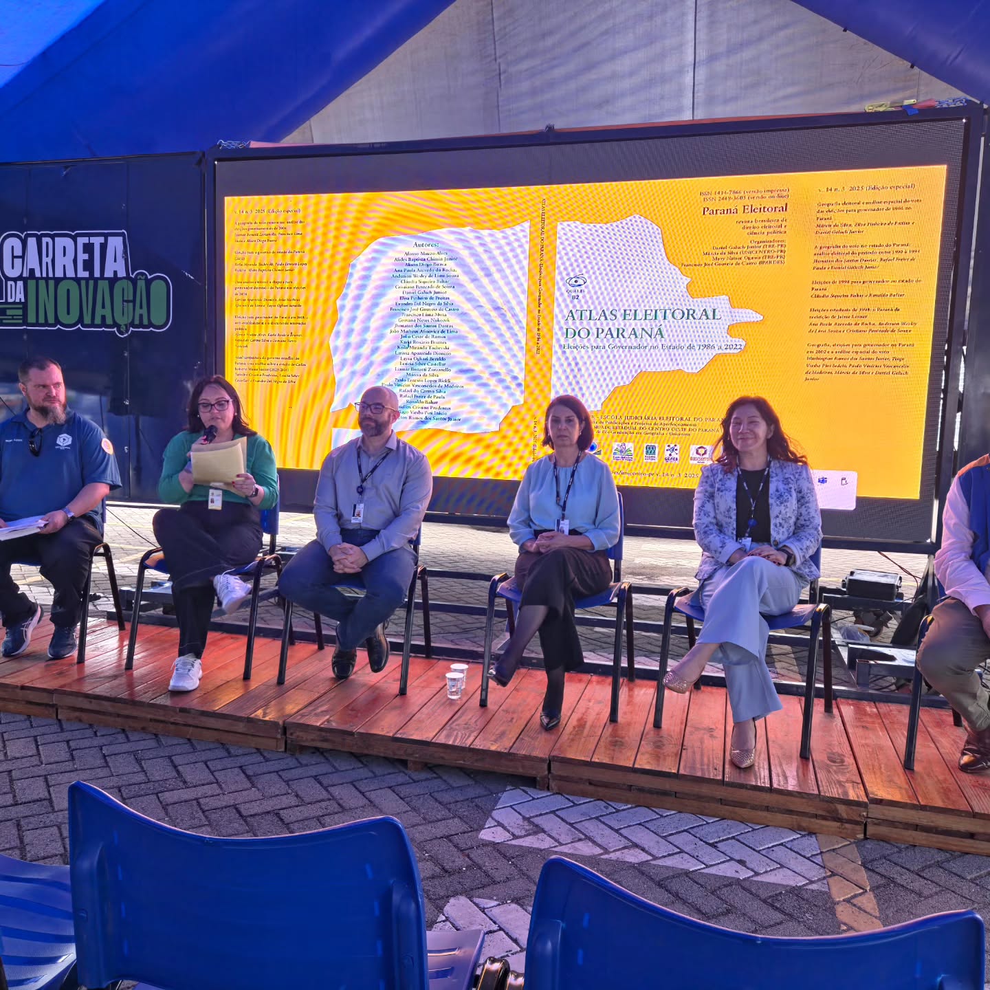 Participantes da mesa de lançamento no palco do Paraná Faz Ciência